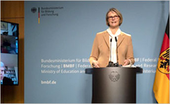 Bundesforschungsministerin Anja Karliczek gibt in Berlin die Sieger der ersten Runde des „Clusters4Future“-Wettbewerbs des Bundesministeriums für Bildung und Forschung (BMBF) bekannt