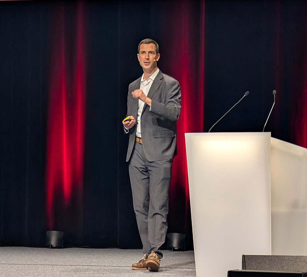 IMS CHIPS beim CMi Annual Review Meeting 2025 war mit einem Vortrag von Institutsleiter Prof. Dr. Quack vertreten