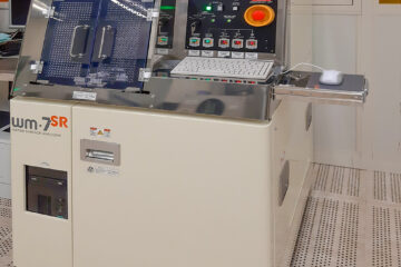 Die neu installierte Partikelmessanlage Takano WM-7SR im Reinraum von IMS CHIPS.